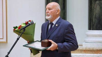 Лукашенко вручил награды заслуженным аграриям Беларуси