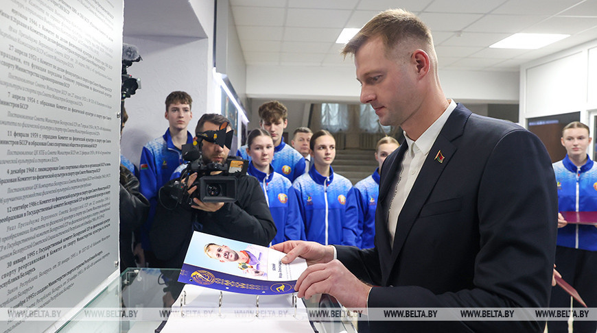 Новая традиция и стимул для молодежи. Бокий и Домрачева внесены в Книгу почета Минспорта