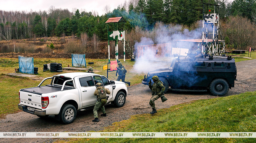Один день в экипировке: как журналисты и блогеры Могилевщины познакомились с работой ОМОНа изнутри