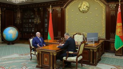 Лукашенко принял с докладом главу Администрации Президента 