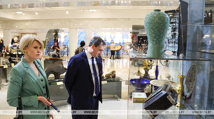 "Красота и строгость, тепло и уют". Масштаб и интерьеры Дворца Независимости впечатлили новых гостей