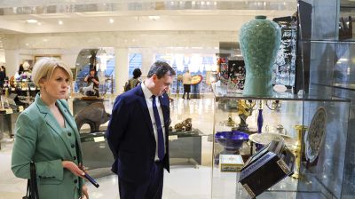 "Красота и строгость, тепло и уют". Масштаб и интерьеры Дворца Независимости впечатлили новых гостей