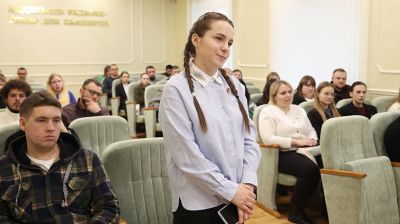 Жилье, работа, услуги, досуг. Решение каких вопросов важно для сельской молодежи