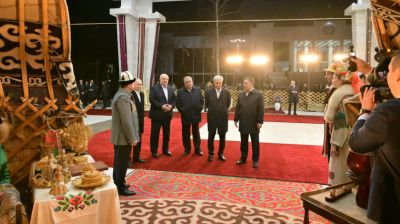 Лидеры стран ОДКБ ознакомились с экспозицией в национальном колорите