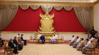 Лукашенко встретился с Мин Аун Хлайном в Президентском дворце в Нейпьидо