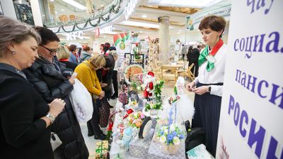 Искусство без ограничений: более 200 умельцев представили свои работы на выставке "Творения сердец" в Минске