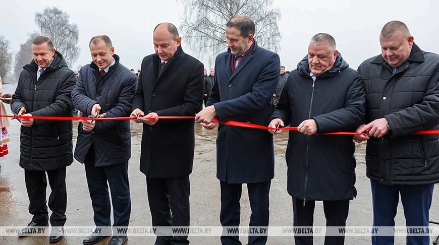 В Крупском районе открыли новый завод по производству профессиональных торфяных грунтов
