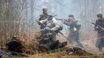 Масштабная военно-историческая реконструкция состоялась в мемориальном комплексе "Партизанская криничка" в Гомеле