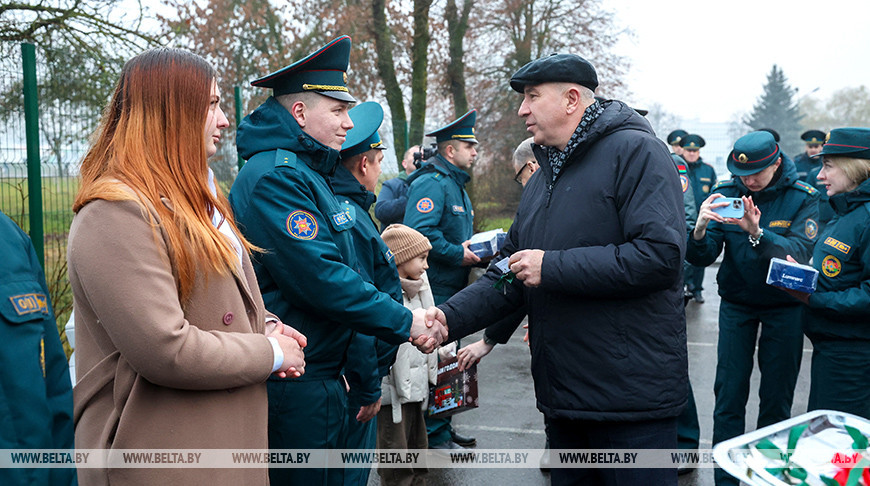 Ключи от квартир и служебных автомобилей вручили гродненским спасателям