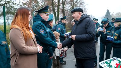 Ключи от квартир и служебных автомобилей вручили гродненским спасателям