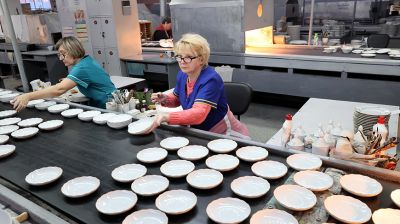 На ЗАО "Добрушский фарфоровый завод" изготовили тематическую продукцию к Новому году