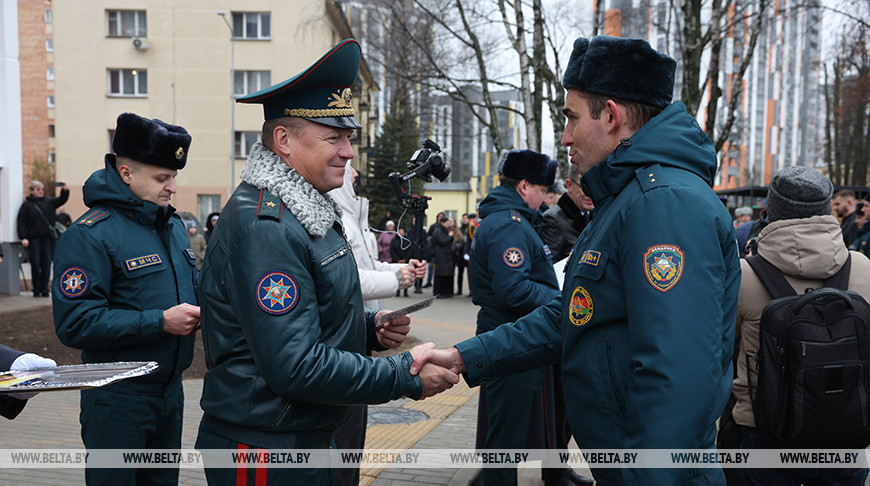 Спасатели и ветераны МЧС получили ключи от новых квартир в Минске