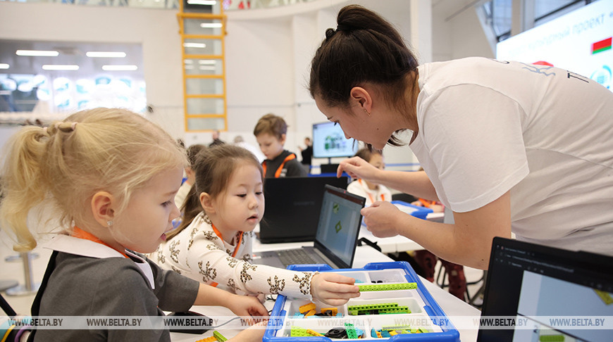 Спортландия и мастер-классы. Новый кросс-культурный проект "На основании будущего" объединяет семьи