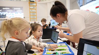 Спортландия и мастер-классы. Новый кросс-культурный проект "На основании будущего" объединяет семьи