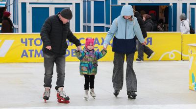 От ледового катка до подарков ручной работы. Чем удивляет рождественская ярмарка в Витебске