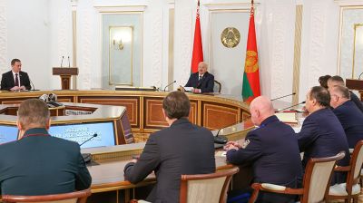 Лукашенко указал на милитаризацию западных стран и необходимость актуализировать оборонные действия