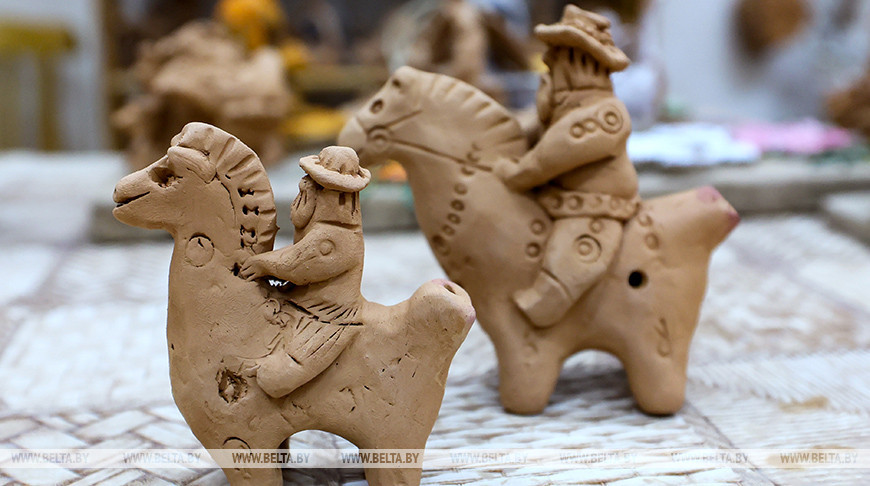 Символы 2026 года изготавливают витебские керамисты