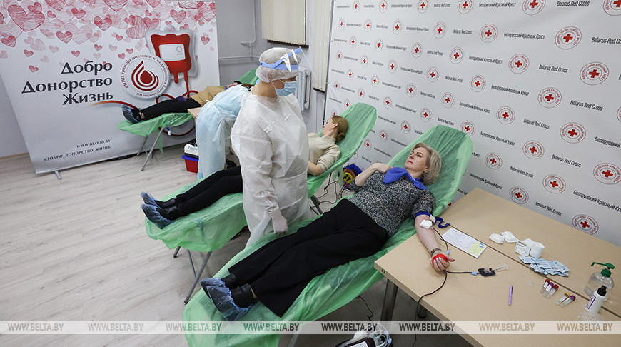 В рамках акции БКК "Сила волонтерского сердца" уже сдали кровь почти 1600 волонтеров 