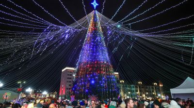 Гродно засиял огнями. Праздник "Чароўныя ліхтарыкі" открыл новогодний сезон в Гродно