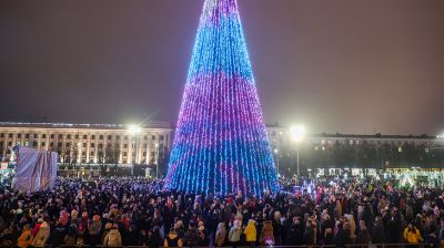 Главную елку региона зажгли в Могилеве