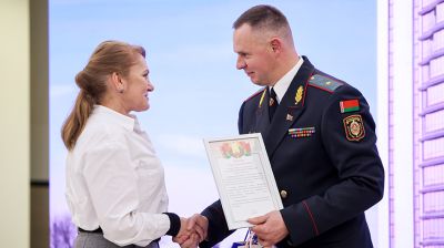 "Чувствую себя здесь как дома". В Минске более 20 человек принесли присягу гражданина Беларуси