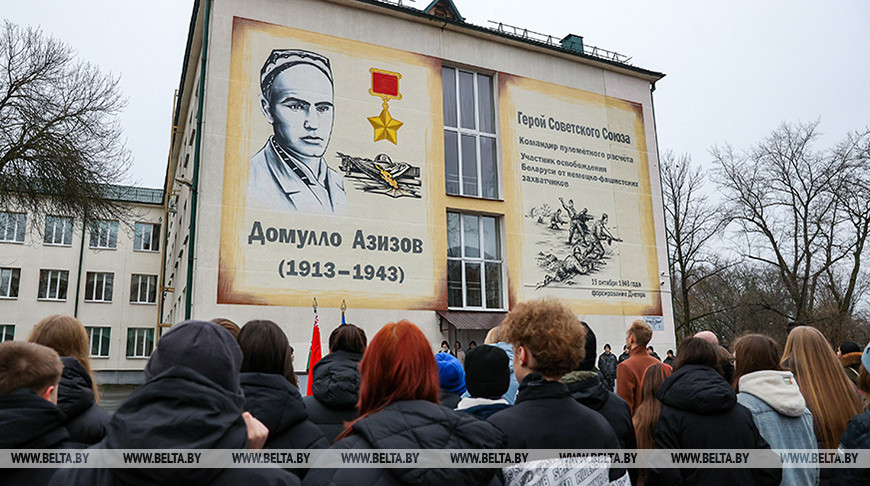 В школе №35 Минска открыли мурал в честь Героя Советского Союза Домулло Азизова
