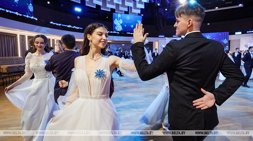 "Атмосфера сказки!". Более 40 пар кружились в танце на студенческом балу в Витебске