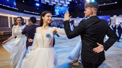 "Атмосфера сказки!". Более 40 пар кружились в танце на студенческом балу в Витебске