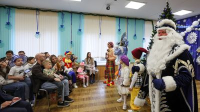 Подарки в рамках акции "Наши дети" вручили воспитанникам ЦКРОиР Первомайского района Минска