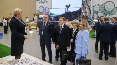 Делегаты ВНС из разных регионов страны посетили выставку "Моя Беларусь"