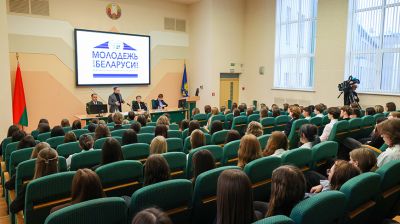 Прямой разговор о будущем: эксперты и депутаты разъясняют молодежи, как решения ВНС касаются каждого