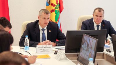 Вопросы животноводства и подготовка к посевной. Крутой посещает Могилевскую область 