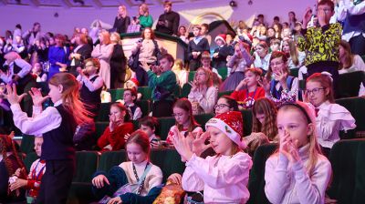 Зимняя сказка на манеже. Благотворительное представление для детей из Минска прошло в Белгосцирке 