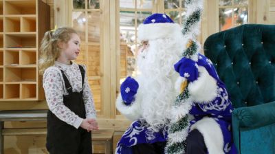 Деревушка Деда Мороза в "Первом торговом" принимает гостей