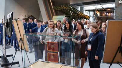 Эскизы знамени партизанской бригады "Пламя" представили в Музее истории ВОВ 