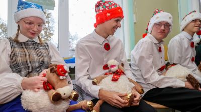 Подарки от большой олимпийской семьи вручили особенным детям из Светлогорска