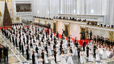 Вальс, кадриль и полонез. Дворец Независимости собрал участников красочного новогоднего бала 