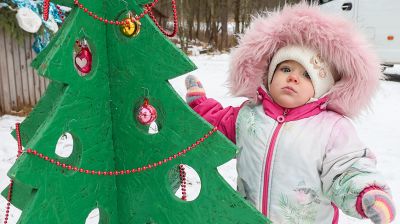 Квесты, игры, подарки. Как дети проводят праздники в резиденции Снегурочки в Городке 