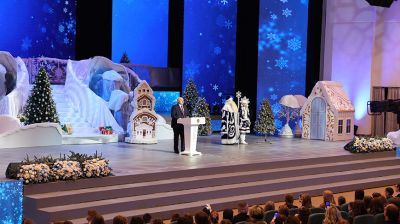 Лукашенко: страна всегда сильна традициями, одна из них в Беларуси - новогодние поздравления детей
