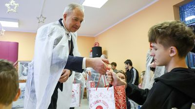 "Здесь работают настоящие волшебники". Сергеенко поздравил детей в РНПЦ травматологии и ортопедии