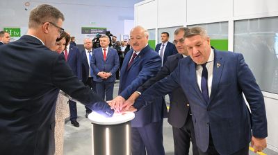 Лукашенко на "Горизонте" дал официальный старт массовому роботизированному производству телевизоров с ИИ