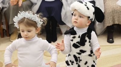 "Они такие же, как и наши с вами". Воспитанников дома ребенка в ИК-4 поздравили с Новым годом