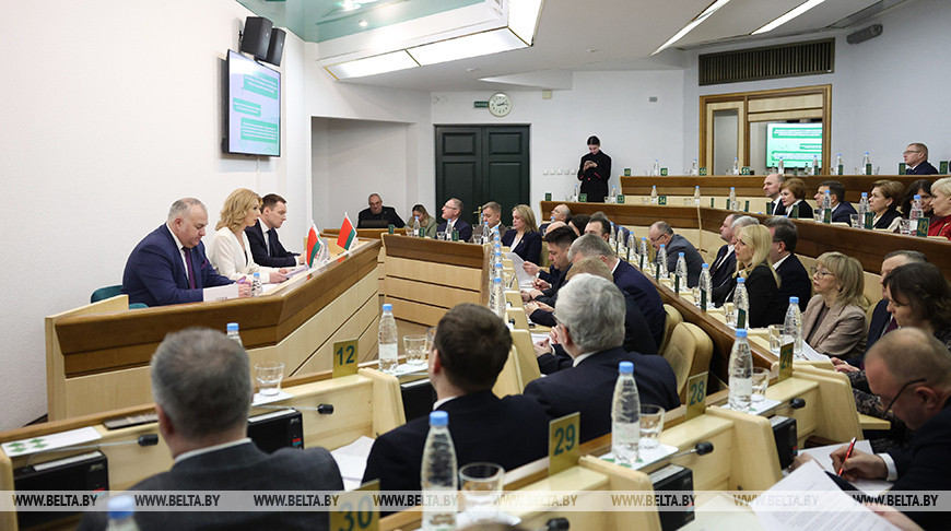 Новые проекты и международное сотрудничество. Заседание Высшего политического совета партии "Белая Русь" проходит в Минске 