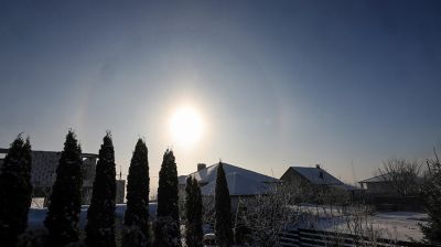 Солнечное гало и световые столбы увидели в небе над Беларусью