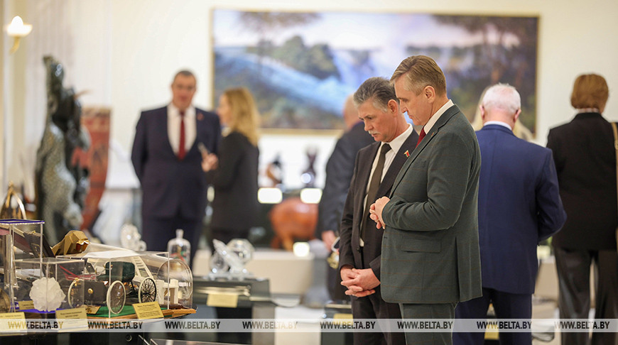 "Проникнуться атмосферой, в которой работает Президент". Первая в 2026 году экскурсия прошла во Дворце Независимости 