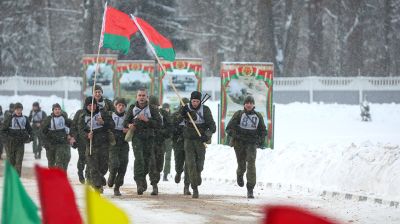 Внезапная проверка ВС продолжается. Бойцы сдают экзамен на выносливость