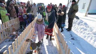 Гусиные забеги, обряды и много песен. В Костюковичском районе провели "Гусінае свята"