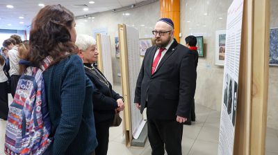 Выставку "Человечность как выбор" презентовали в Нацбиблиотеке