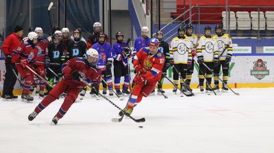 Легенды хоккея провели мастер-класс для участников турнира "В основании будущего"