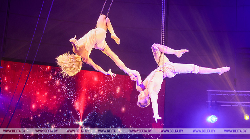 Мотокаскадеры, силачи, дрессированные медведи. В Белгосцирке новая программа "Магия экстрима"